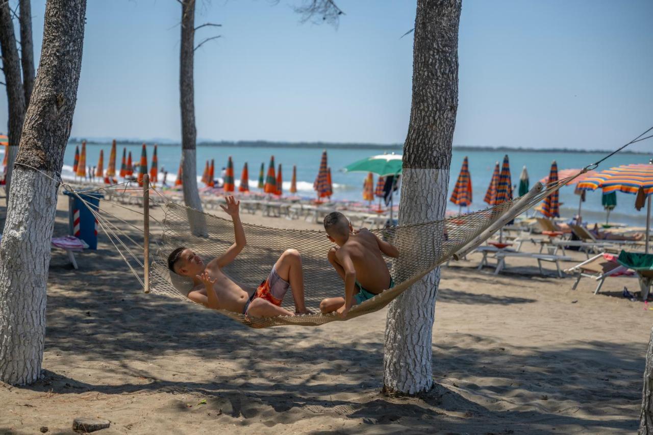 Frojd Kune Resort & Beach Hotel Shëngjin Exteriör bild