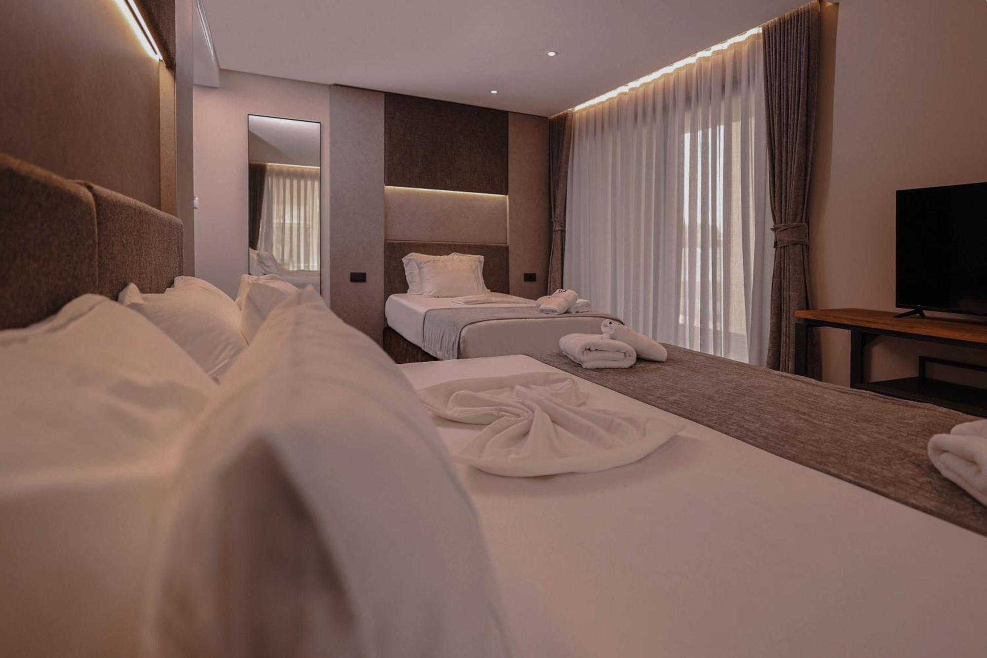 Frojd Kune Resort & Beach Hotel Shëngjin Exteriör bild