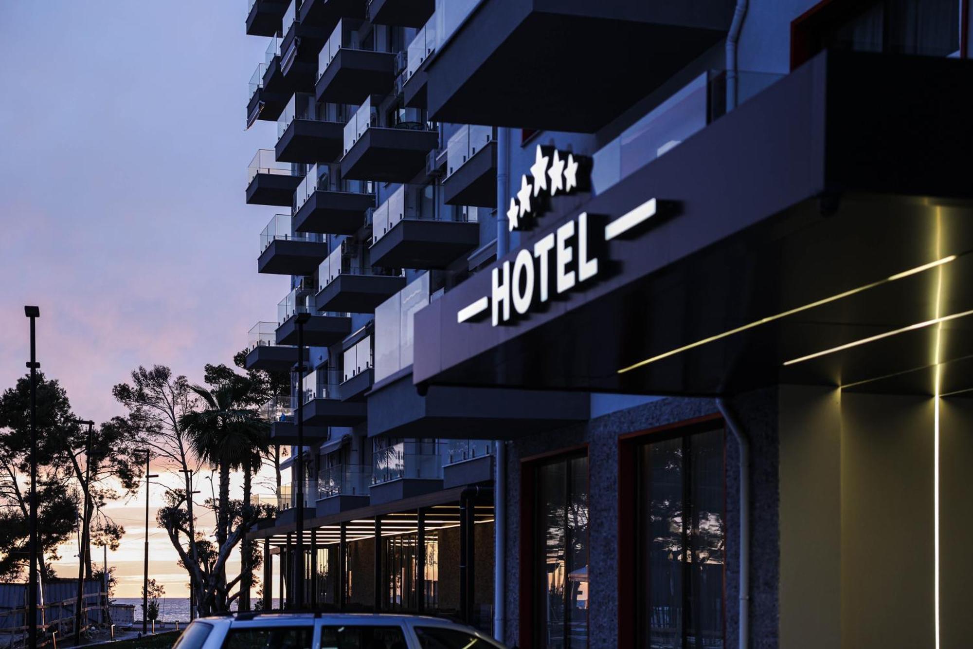 Frojd Kune Resort & Beach Hotel Shëngjin Exteriör bild