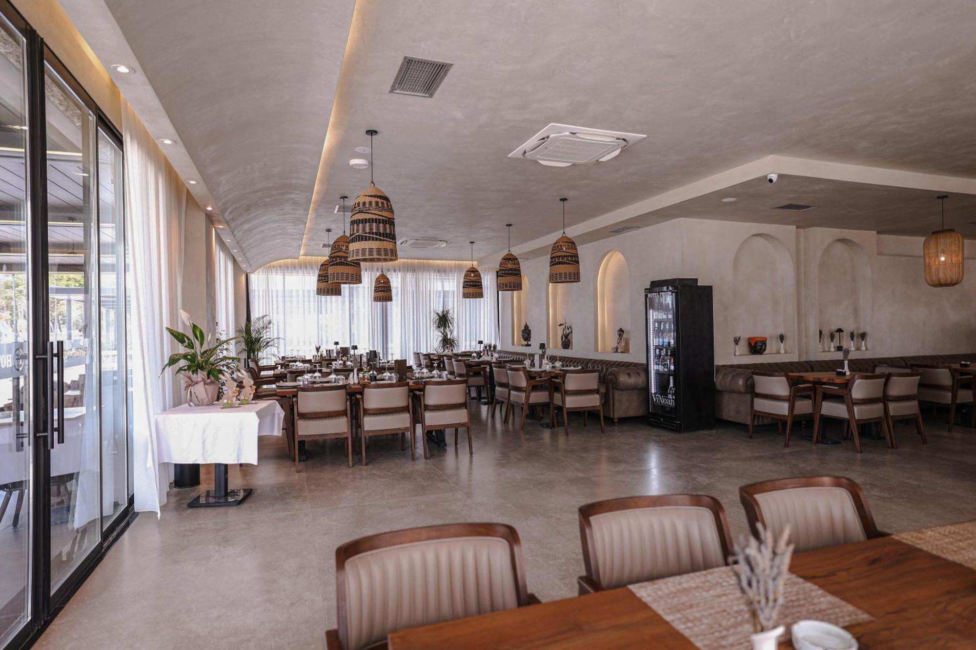 Frojd Kune Resort & Beach Hotel Shëngjin Exteriör bild