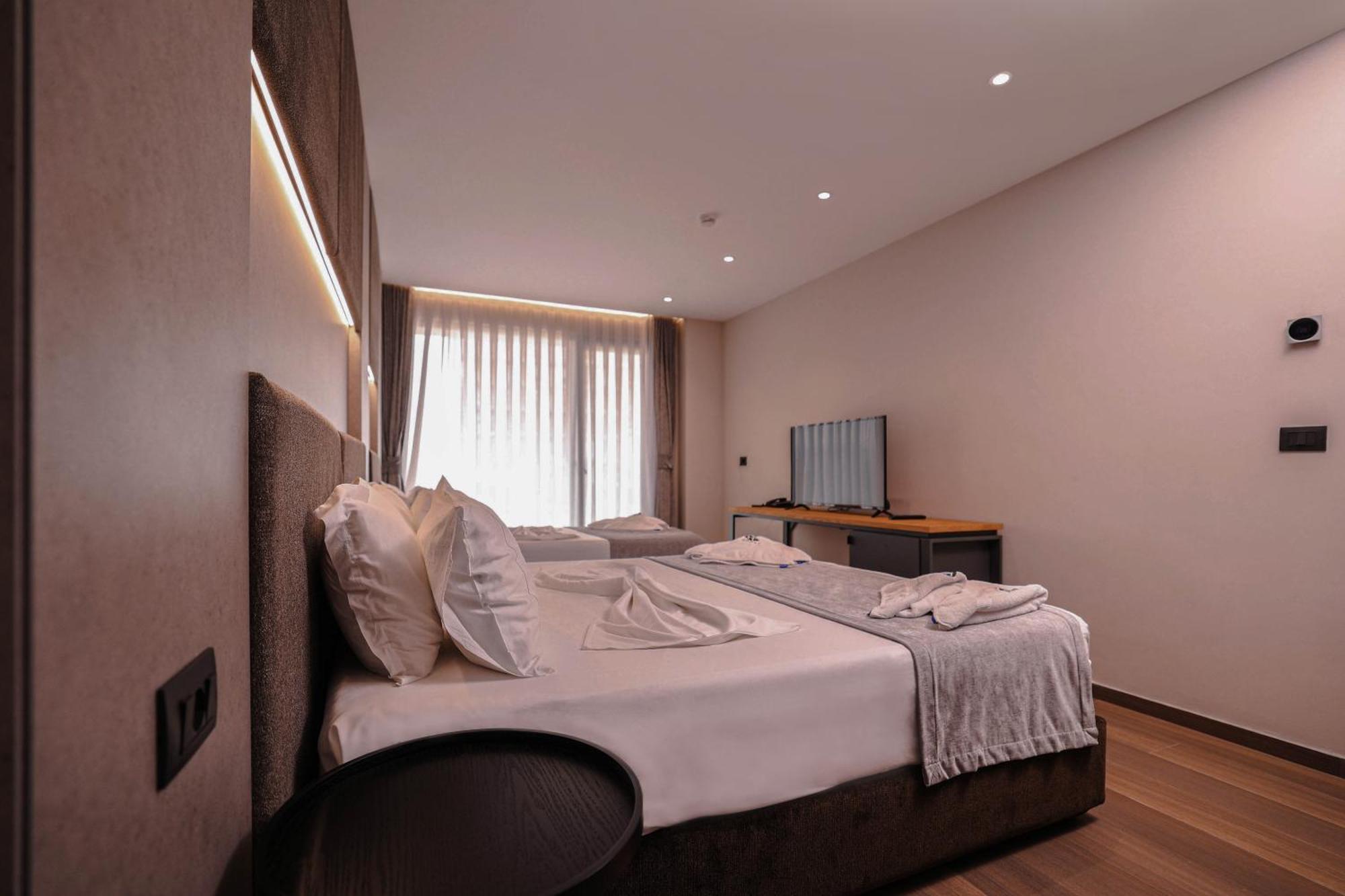 Frojd Kune Resort & Beach Hotel Shëngjin Exteriör bild