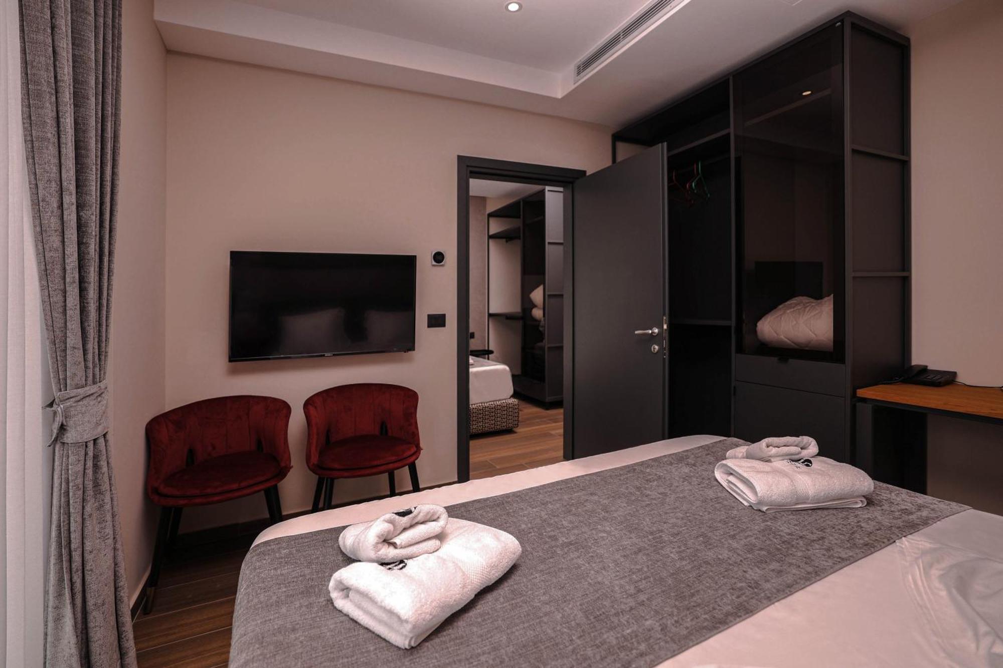 Frojd Kune Resort & Beach Hotel Shëngjin Exteriör bild