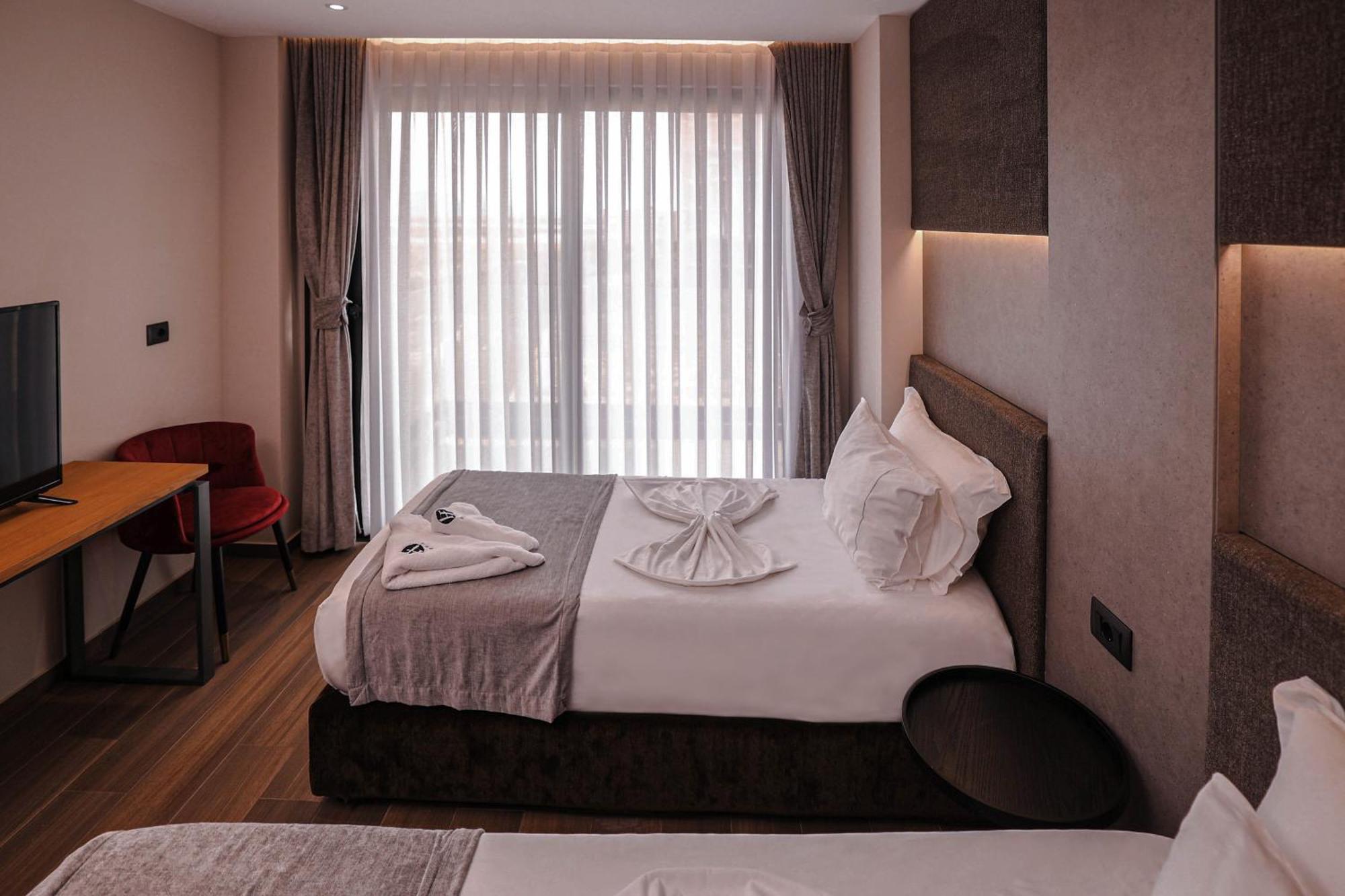 Frojd Kune Resort & Beach Hotel Shëngjin Exteriör bild